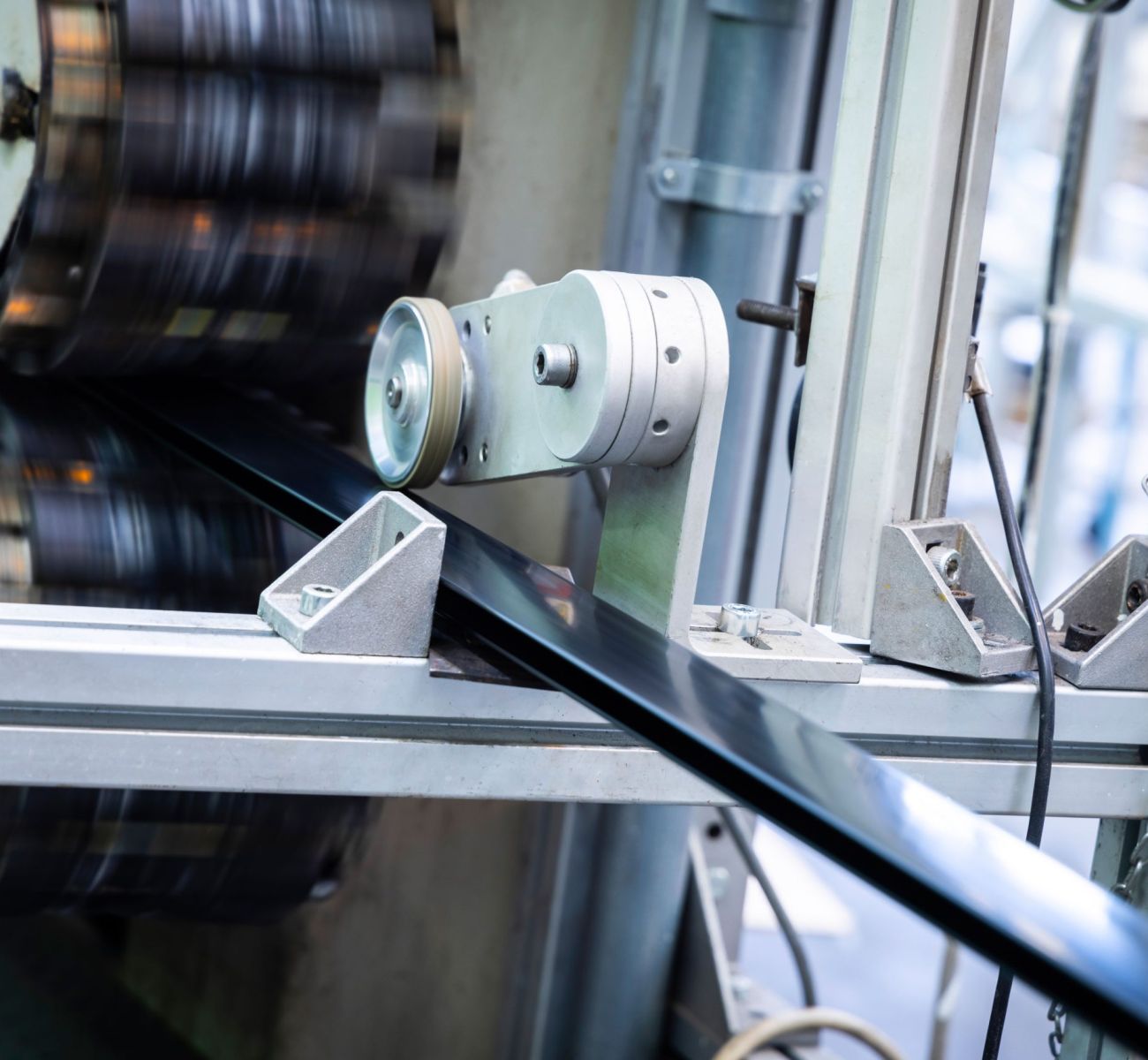 Estrusione materie plastiche per la produzione di profili estrusi 1 estrusione scaled 5665e15e